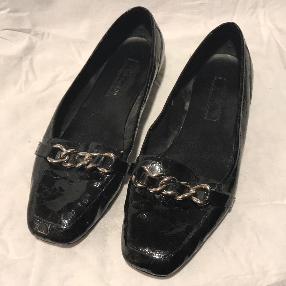 Wide width Enzo Angiolini flats